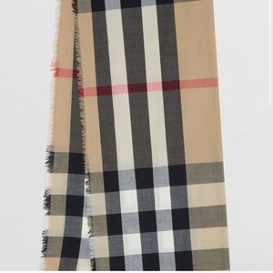 Burberry scarf light brown